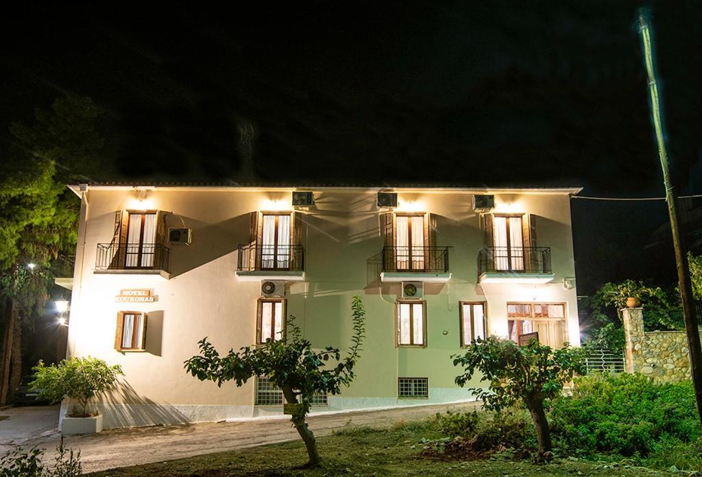 Koukonas Hotell Galaxídhion Exteriör bild